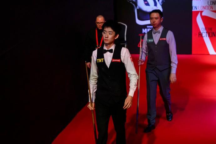 开云直播平台-斯诺克大师赛：吴宜泽6-0横扫肖国栋，罗伯逊5-6憾负囧哥